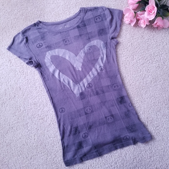 Arizona Grey Heart Peace Sign Gingham Short Sleeve Tshirt - Picture 1 of 7